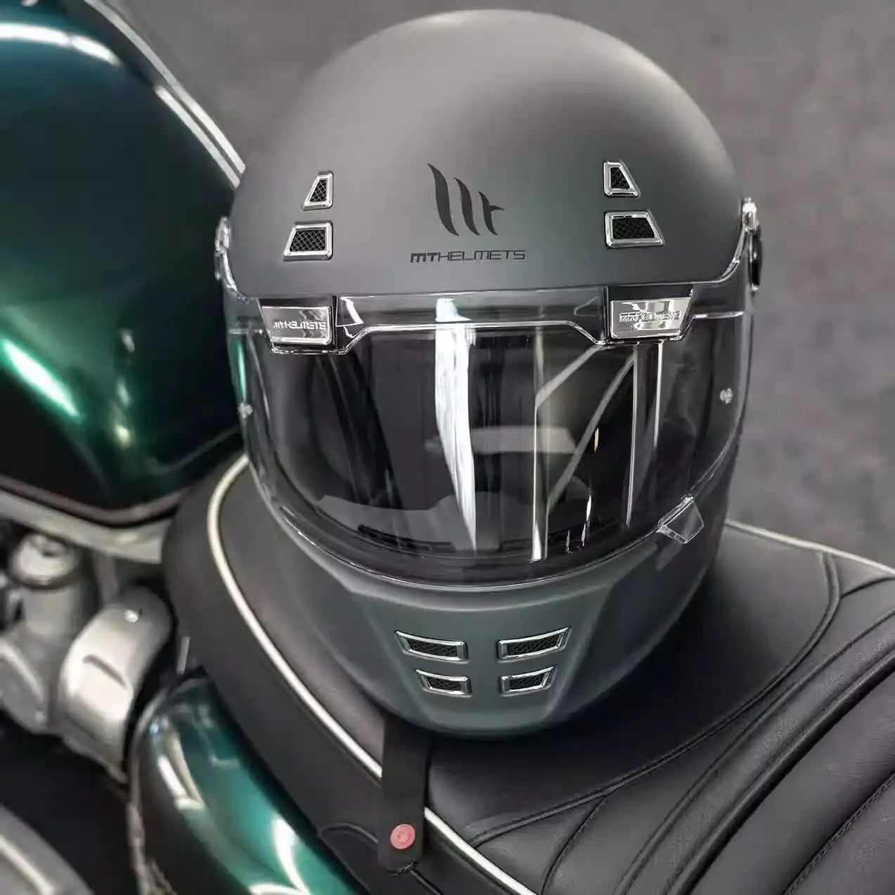 MT Jarama Motorcycle Helmet